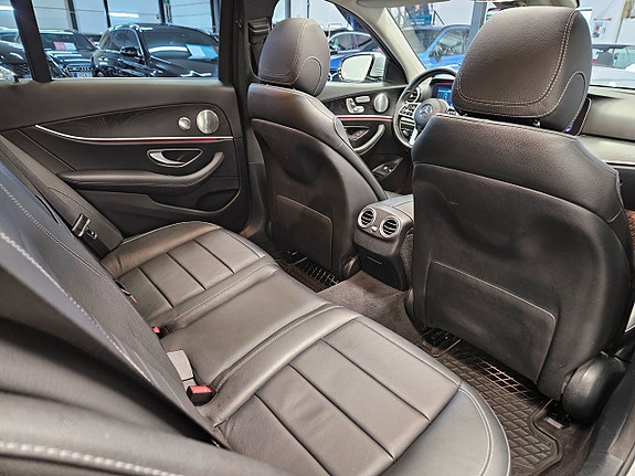Mercedes-Benz E300 de 19 of 30