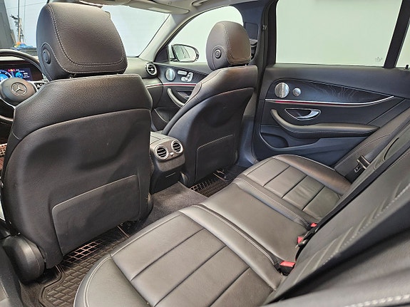 Mercedes-Benz E300 de 18 of 30