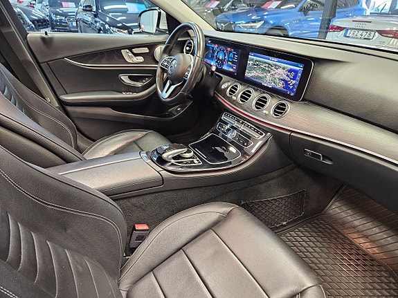 Mercedes-Benz E300 de 14 of 30