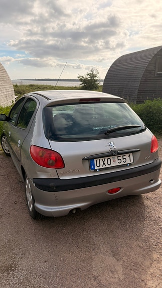 Peugeot 206 2 of 5