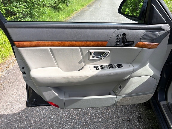 Kia Opirus 17 of 22