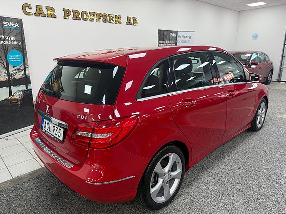 Mercedes-Benz B180 3 of 5