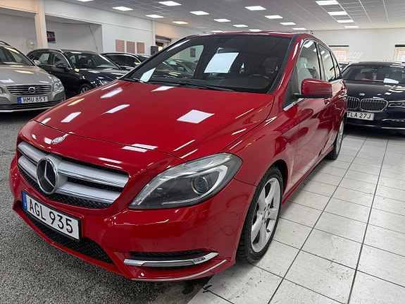 Mercedes-Benz B180 2 of 5