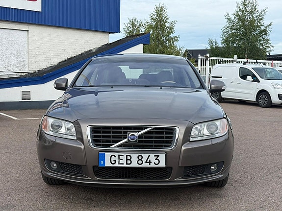 Volvo S80 2 of 12