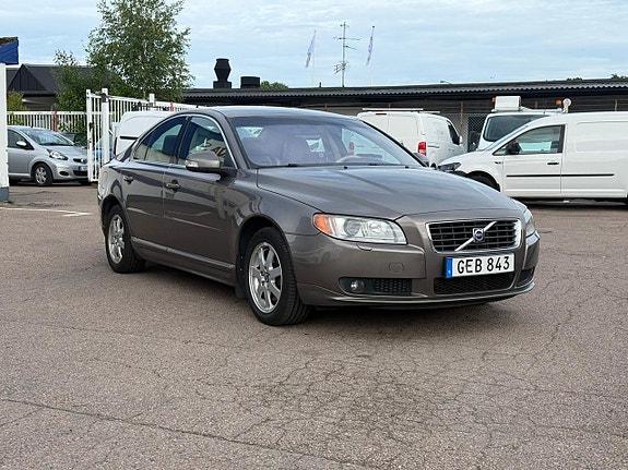 Volvo S80 3 of 12