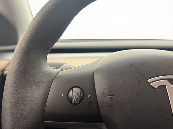 Tesla Model Y 20 of 30