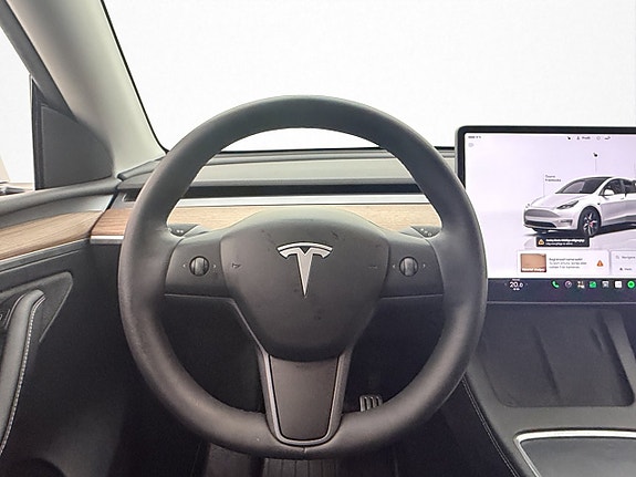 Tesla Model Y 15 of 30