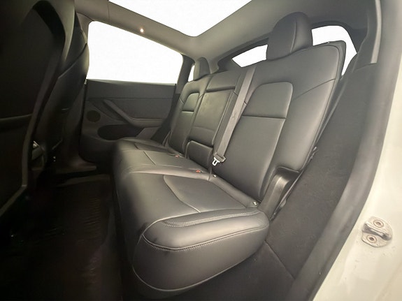 Tesla Model Y 18 of 30