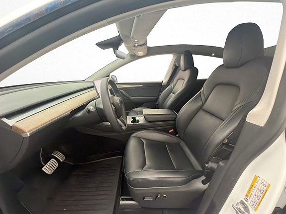 Tesla Model Y 13 of 30
