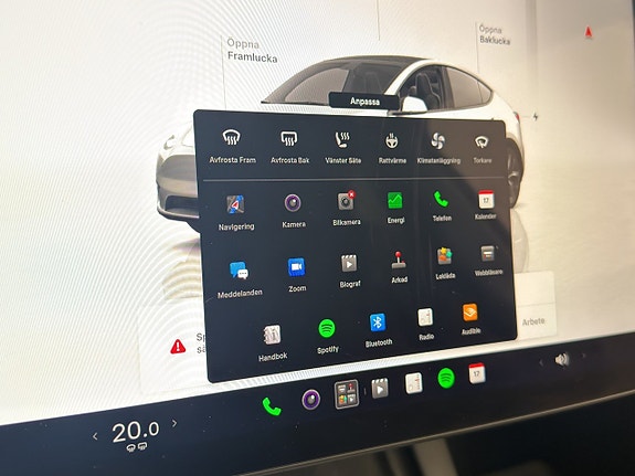 Tesla Model Y 24 of 30