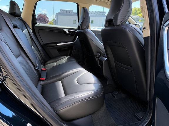 Volvo XC60 10 of 13