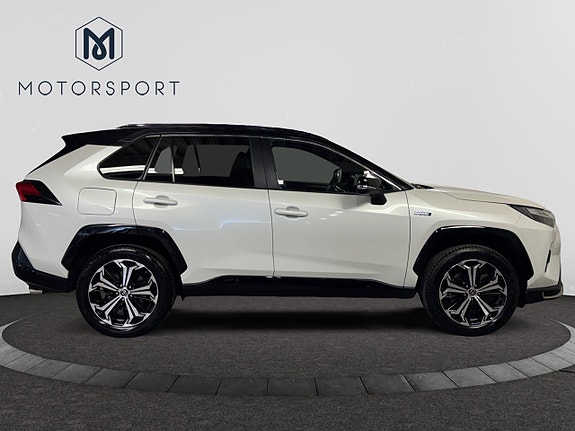 Toyota RAV4 8 of 22