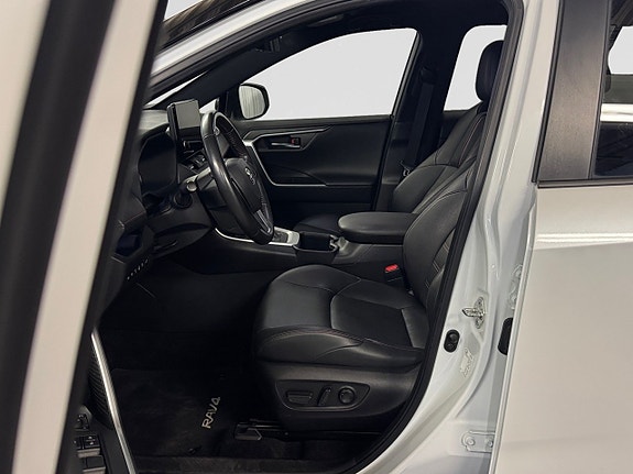 Toyota RAV4 10 of 22