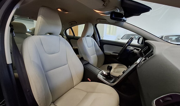 Volvo S60 14 of 26