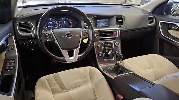 Volvo S60 2 of 5