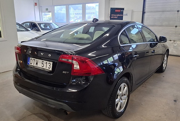 Volvo S60 4 of 5
