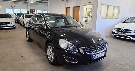 Volvo S60 3 of 5
