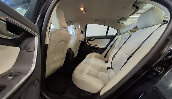 Volvo S60 15 of 26