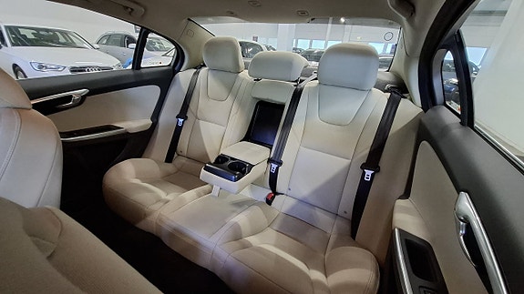 Volvo S60 16 of 26