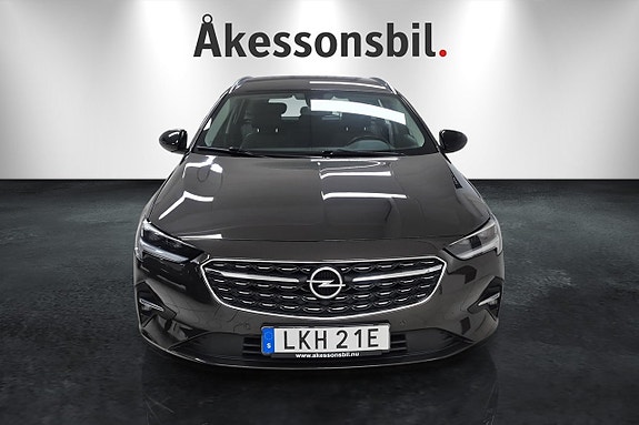 Opel Insignia 2 of 5