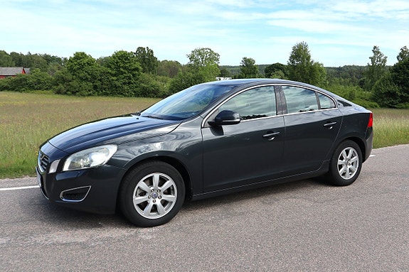 Volvo S60 4 of 5