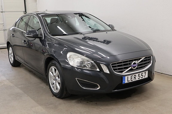 Volvo S60 2 of 5
