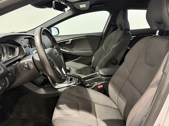 Volvo V40 Cross Country 7 of 13