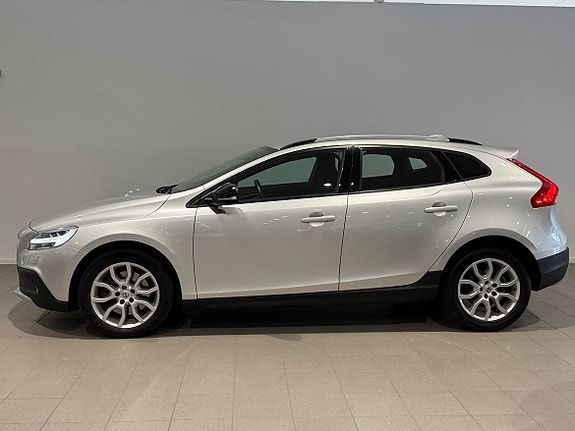 Volvo V40 Cross Country 3 of 13