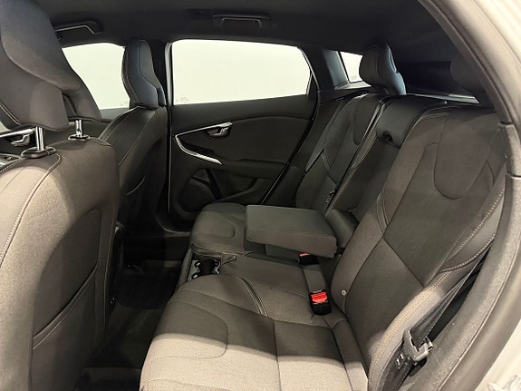 Volvo V40 Cross Country 9 of 13