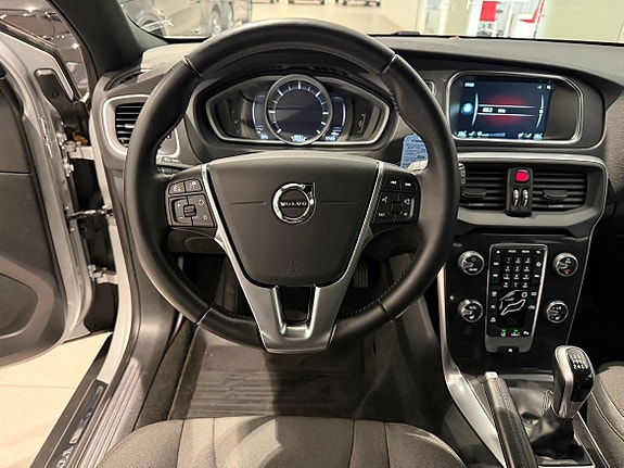 Volvo V40 Cross Country 11 of 13
