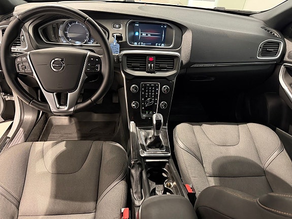 Volvo V40 Cross Country 10 of 13