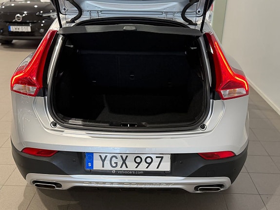 Volvo V40 Cross Country 6 of 13