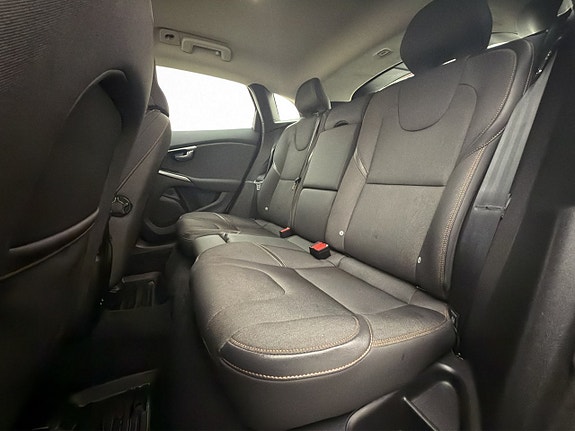 Volvo V40 Cross Country 11 of 29