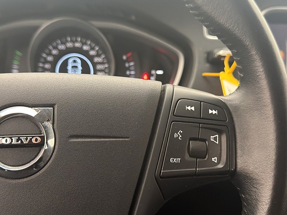 Volvo V40 Cross Country 21 of 29
