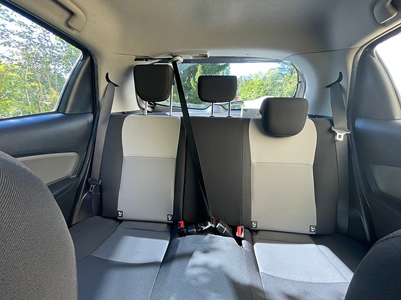 Toyota Yaris 6 of 10
