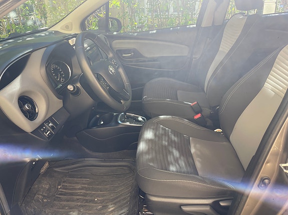 Toyota Yaris 4 of 10