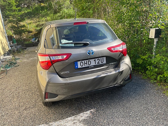 Toyota Yaris 2 of 10