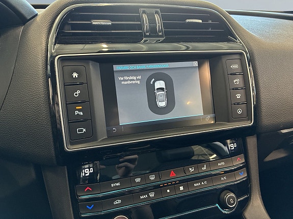 Jaguar F-PACE 11 of 18