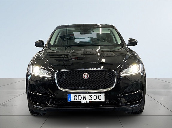 Jaguar F-PACE 2 of 18