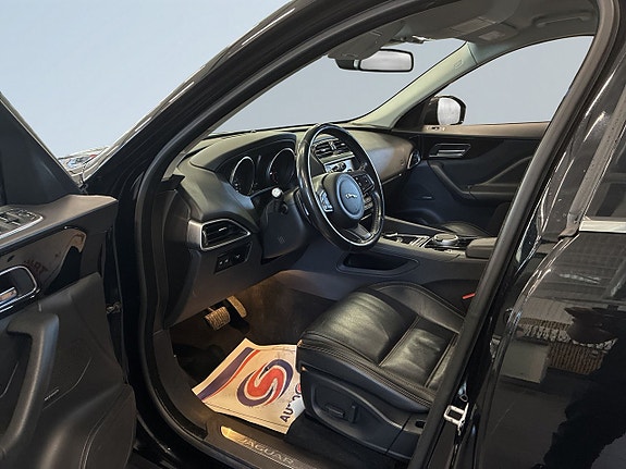 Jaguar F-PACE 7 of 18