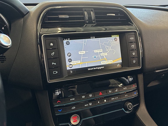 Jaguar F-PACE 15 of 18
