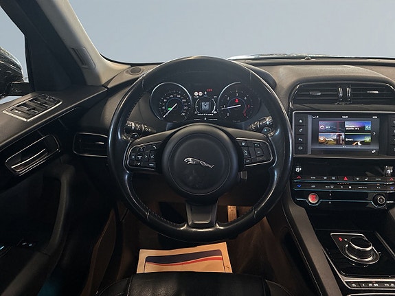 Jaguar F-PACE 9 of 18
