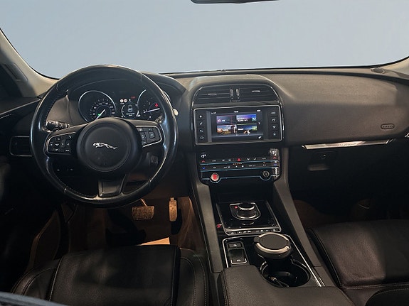 Jaguar F-PACE 8 of 18