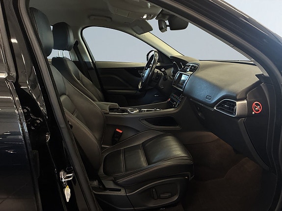Jaguar F-PACE 10 of 18