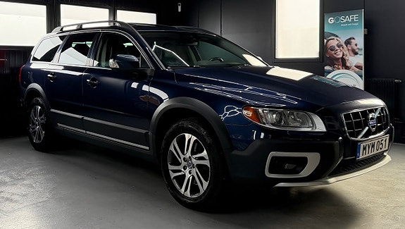 Volvo XC70 2 of 5
