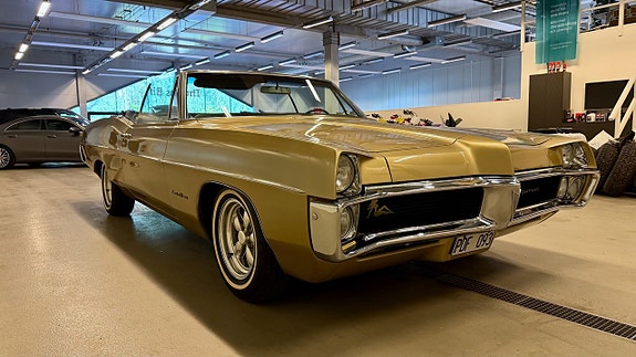 Pontiac Catalina 3 of 5