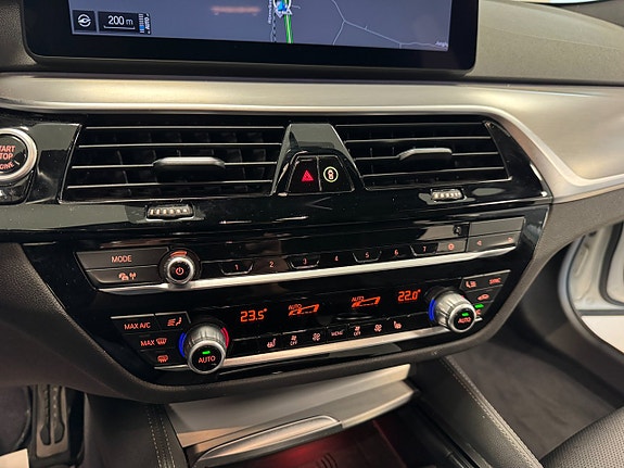 BMW 530e 14 of 19