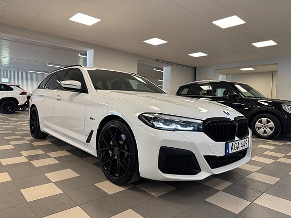 BMW 530e 4 of 5