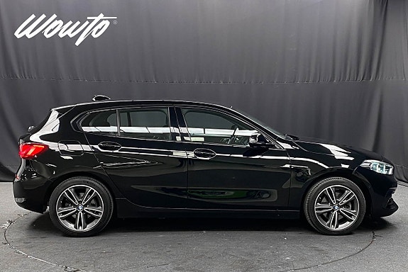 BMW 118i 3 of 5