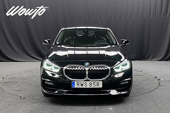 BMW 118i 2 of 5